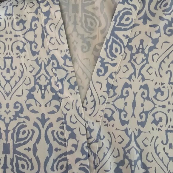 WOMENS BOHO BELL SLEEVE BLUE AND WHITE ALL OVER PRINT  VNECK  DRESS SIZE MED - Picture 5 of 9